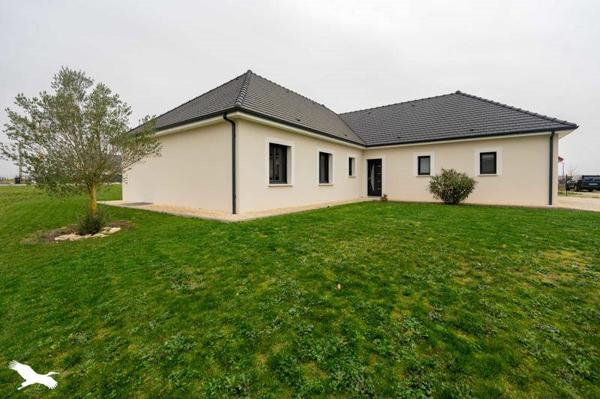 Maison à vendre |  Avord |  6 pièces | 140 m²