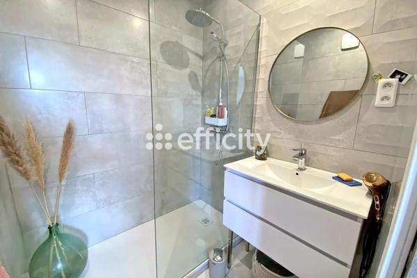 Appartement
         5 pièces
        - 121 m²