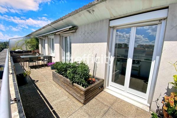 Appartement
         5 pièces
        - 121 m²