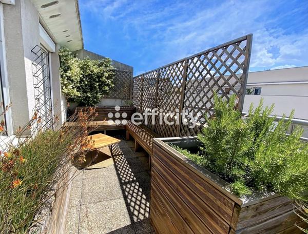 Appartement
         5 pièces
        - 121 m²