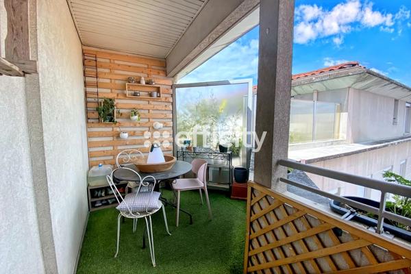 Appartement
         5 pièces
        - 121 m²