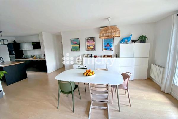 Appartement
         5 pièces
        - 121 m²