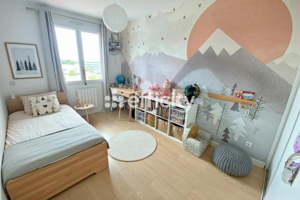Appartement
         5 pièces
        - 121 m²