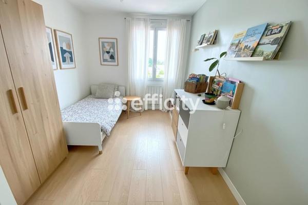 Appartement
         5 pièces
        - 121 m²