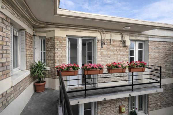 RARE – Neuilly-sur-Seine, élégant appartement de 70 m² baigné de lumière avec vue spectaculaire sur La Défense