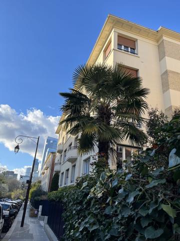 RARE – Neuilly-sur-Seine, élégant appartement de 70 m² baigné de lumière avec vue spectaculaire sur La Défense