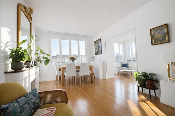 RARE – Neuilly-sur-Seine, élégant appartement de 70 m² baigné de lumière avec vue spectaculaire sur La Défense