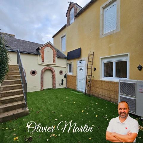 Maison de bourg entièrement rénovée – 109 m² - 3 chambres  avec jardin, terrasse et garage