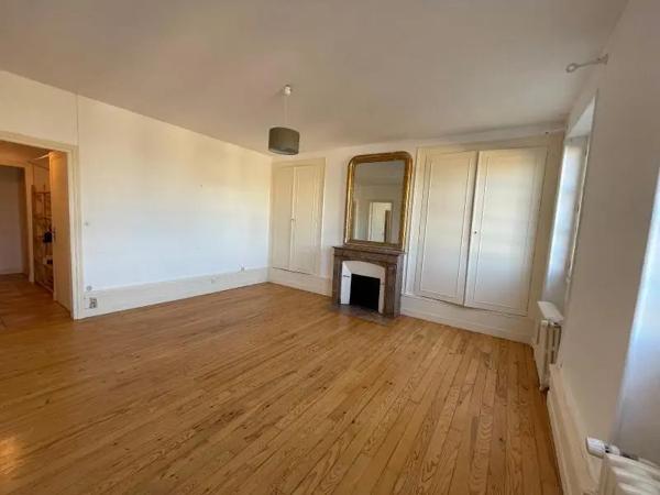 Appartement à louer 5 pièces 121.12m² Alençon (61000)