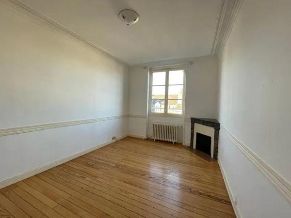 Appartement à louer 5 pièces 121.12m² Alençon (61000)