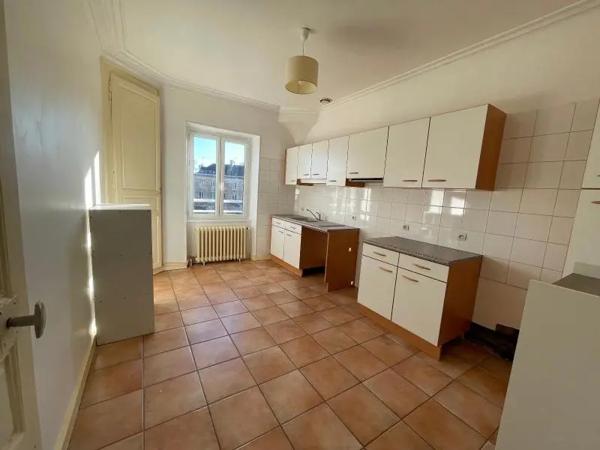 Appartement à louer 5 pièces 121.12m² Alençon (61000)