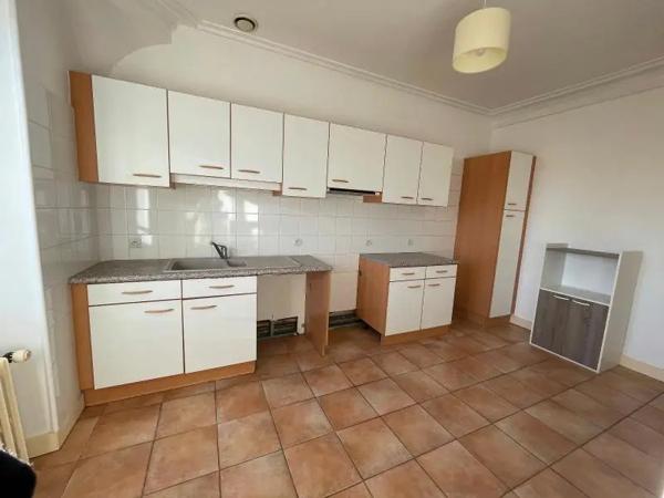 Appartement à louer 5 pièces 121.12m² Alençon (61000)
