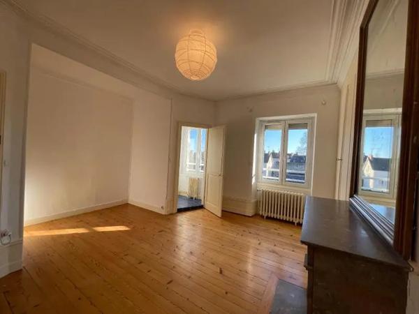 Appartement à louer 5 pièces 121.12m² Alençon (61000)
