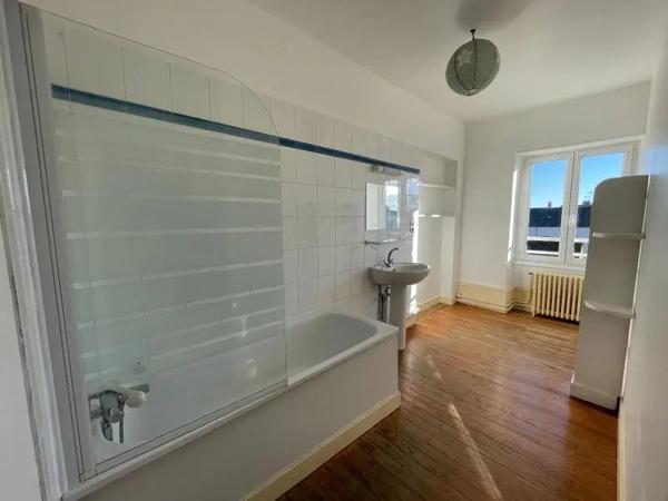 Appartement à louer 5 pièces 121.12m² Alençon (61000)