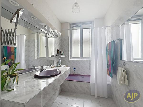 Maison à vendre Lucon - 5 pièces, 143m² avec 4 chambre(s) à 190 980€ - AJP Immobilier Luçon