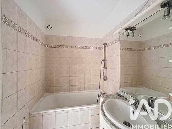 Location appartement 3 pièces 57 m² Villeneuve-la-Garenne