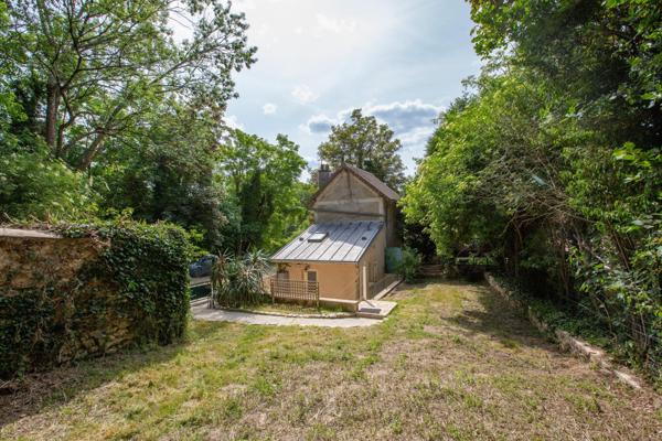 DEUX BATISSES- TERRAIN DE 1541M2 - LE CHARME DE L'ANCIEN MEULIERE REMARQUABLE