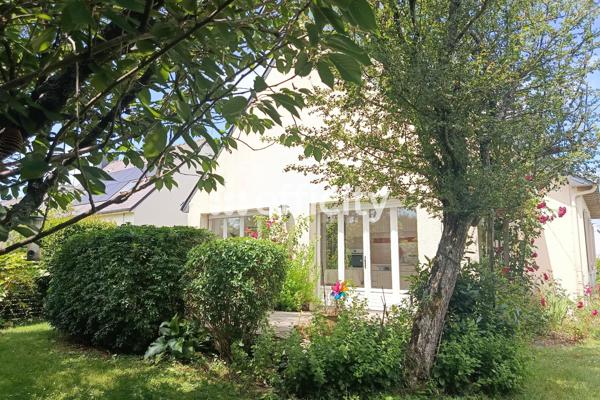 Maison
         6 pièces
        - 139 m² 343 800 € *