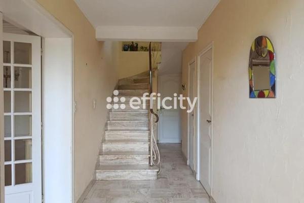 Maison
         6 pièces
        - 139 m² 343 800 € *