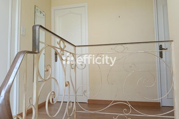 Maison
         6 pièces
        - 139 m² 322 400 € *