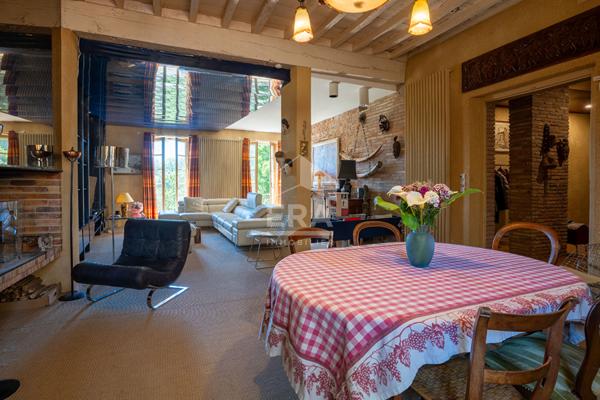 Maison Gaillac de 465 m² . (764 m² utiles)