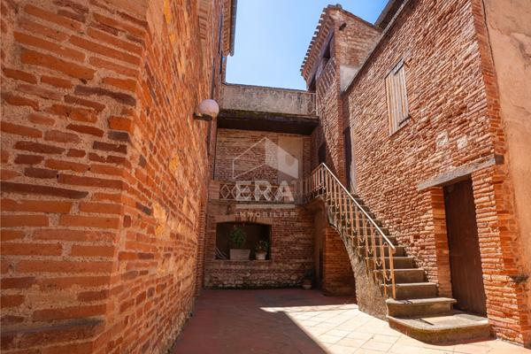 Maison Gaillac de 465 m² . (764 m² utiles)