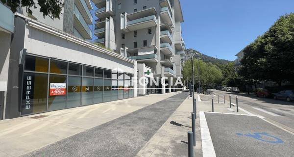 À vendre Local commercial 378 m² - Grenoble 38000