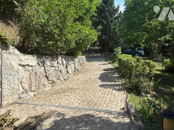 Maison de 95 m² à rénover avec vue exceptionnelle sur le lac du Bourget et parc de 3000 m².