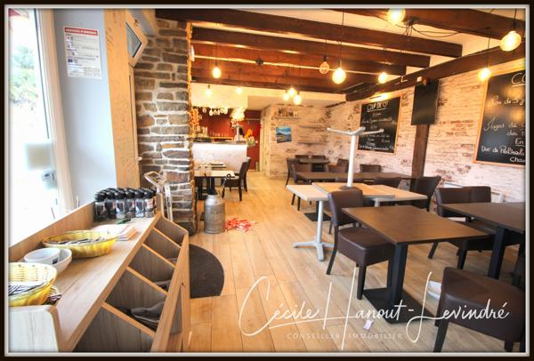 Pleine-Fougères (35610) Centre-ville de Pleine-Fougères - Immeuble en pierre à restaurer 100 m². Possibilité commerce.