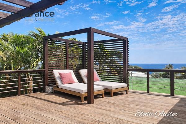 Villa T4 de 150 m2 et sa dépendance T3 de 100 m2 vue mer