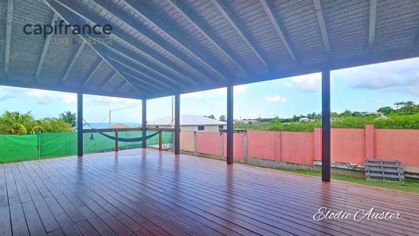 Villa T4 de 150 m2 et sa dépendance T3 de 100 m2 vue mer