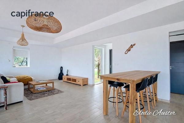 Villa T4 de 150 m2 et sa dépendance T3 de 100 m2 vue mer