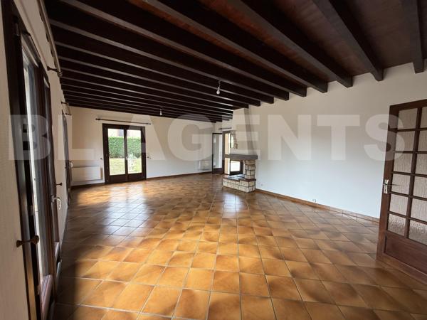 VILLA PLAIN-PIED 140 M² SUR SOUS SOL ET MAGNIFIQUE TERRAIN PISCINABLE