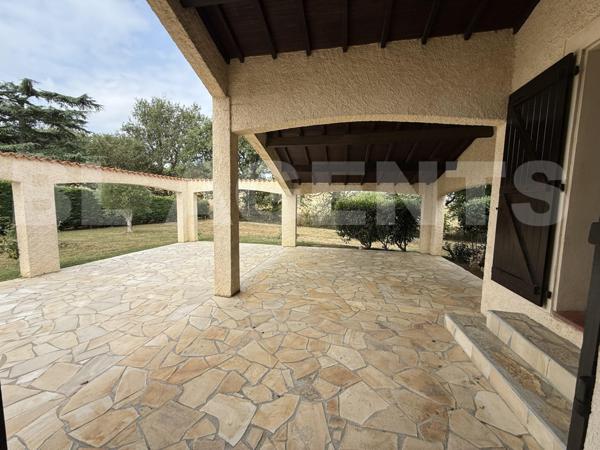 VILLA PLAIN-PIED 140 M² SUR SOUS SOL ET MAGNIFIQUE TERRAIN PISCINABLE