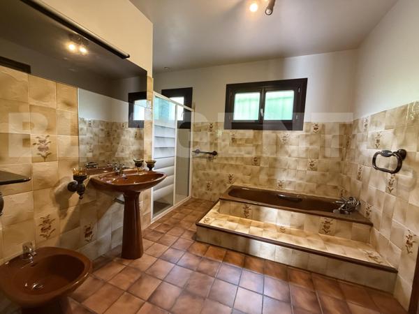 VILLA PLAIN-PIED 140 M² SUR SOUS SOL ET MAGNIFIQUE TERRAIN PISCINABLE