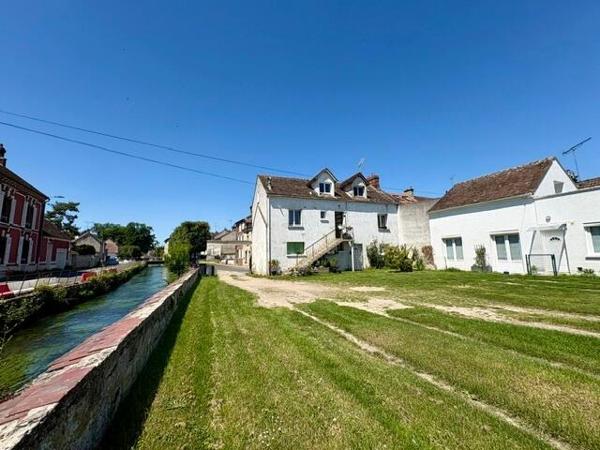Appartement F2 + Box au Bord de l'eau Centre-Ville de Chambly