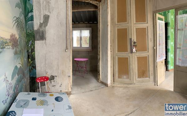 MATHA 17160 - Maison 2 pièces de 50 m² avec cave . et patio de 18 m².