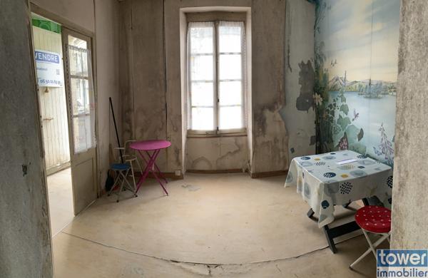 MATHA 17160 - Maison 2 pièces de 50 m² avec cave . et patio de 18 m².