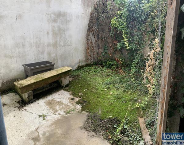 MATHA 17160 - Maison 2 pièces de 50 m² avec cave . et patio de 18 m².