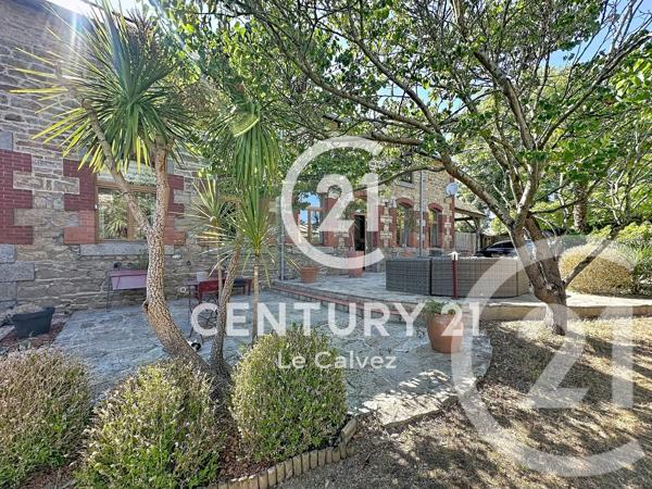Maison à vendre  6 pièces - 231 m 2   GUINGAMP  - 22