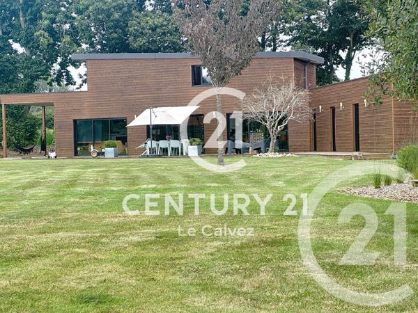 Maison à vendre  6 pièces - 231 m 2   GUINGAMP  - 22