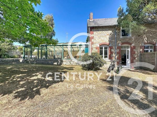 Maison à vendre  6 pièces - 231 m 2   GUINGAMP  - 22
