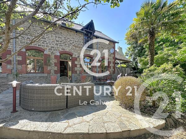Maison à vendre  6 pièces - 231 m 2   GUINGAMP  - 22