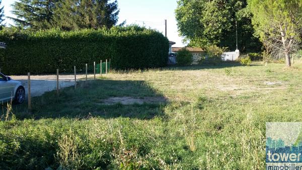 Terrain constructible de 827 m2 à Garat : 8 mn de Soyaux