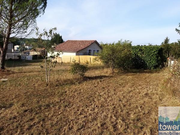 Terrain constructible de 827 m2 à Garat : 8 mn de Soyaux