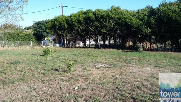 Terrain constructible de 827 m2 à Garat : 8 mn de Soyaux