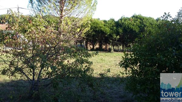 Terrain constructible de 827 m2 à Garat : 8 mn de Soyaux