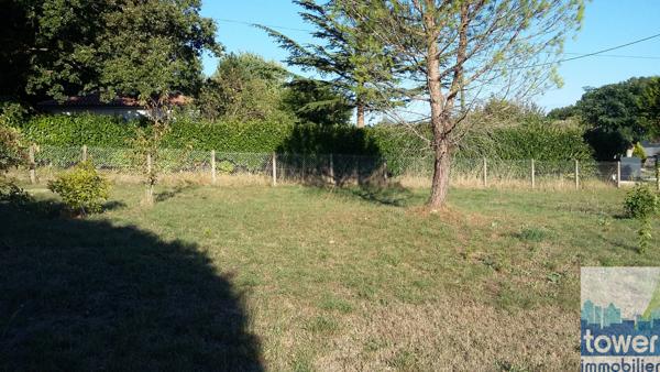 Terrain constructible de 827 m2 à Garat : 8 mn de Soyaux