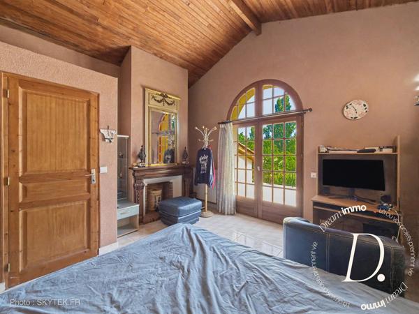 VILLA D'EXCEPTION – 298 m² HABITABLES