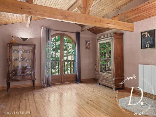 VILLA D'EXCEPTION – 298 m² HABITABLES